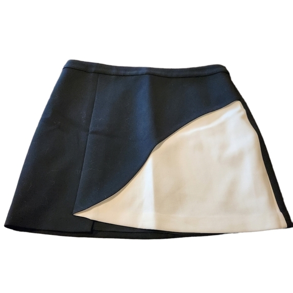 BCBG MAXAZRIA black white cross-over front short mini skirt - Picture 2 of 9